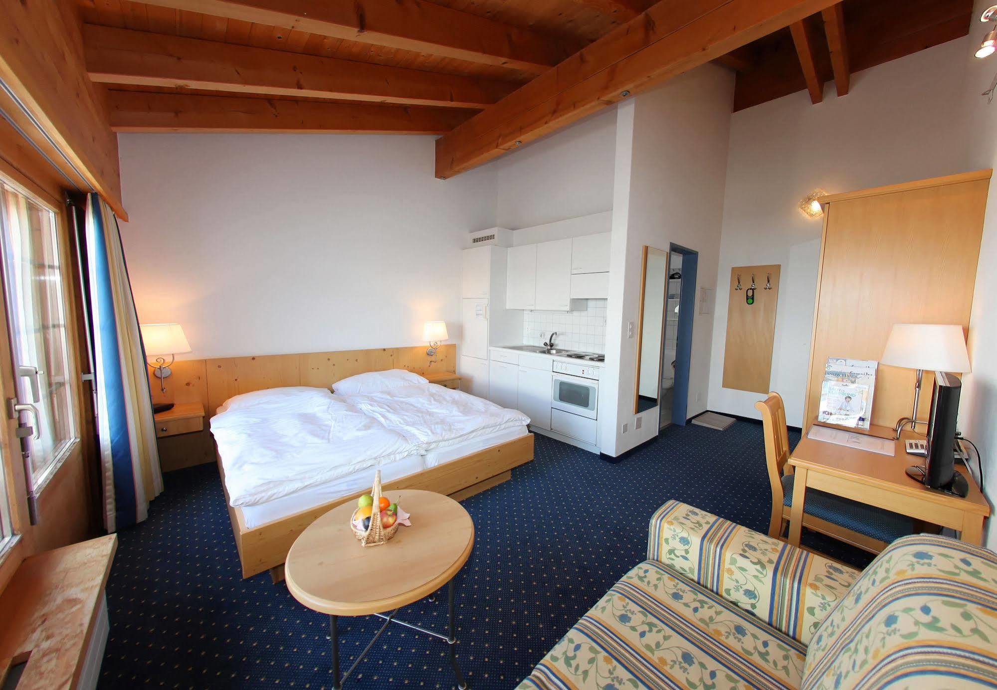 Aparthotel Muchetta Wiesen Buitenkant foto